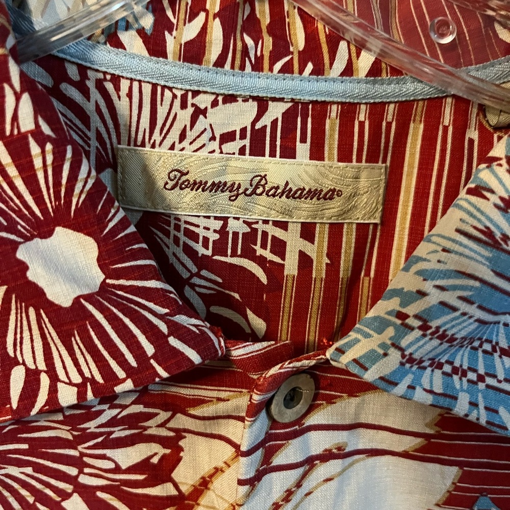 Tommy Bahama Hawaiian buttoned down aloha shirt
